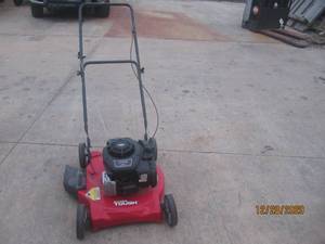 lot 149 image: HYPER TOUGH LAWNMOWER WITH BRIGGS & STRATON 300E SERIES MOTOR HAS COMPRESSION NEEDS BAIL HANDLE