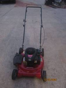 lot 153 image: MURRAY LAWNMOWER WITH BRIGGS & STRATON 450E SERIES MOTOR HAS COMPRESSION