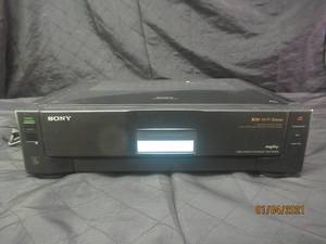 lot 194 image: SONY VCR PLUS VIDEO CASSTTE RECORDER SLV-R1000