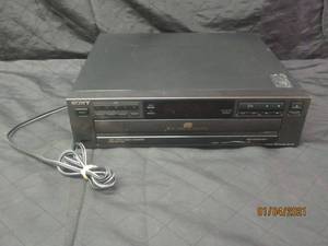 lot 200 image: SONY COMPACT DISC PLAYER CDP-C321