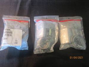 lot 95 image: 3 HONEYWELL MAGNETIC CONTACTS 2 MODEL 958-2 AND 1 MODEL 4959SN