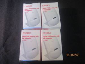 lot 110 image: 4 DSC DIGITAL PIR DETECTOR WITH PET IMMUNITY MODE LC-100PI