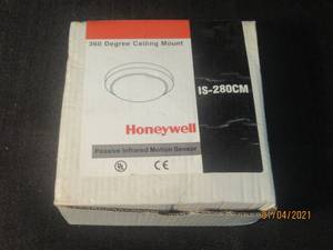 lot 269 image: HONEYWELL 360 DEGREE CEILING MOUNT PASSIVE INFARED MOTION SENSOR
