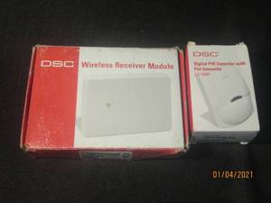 lot 271 image: DSC WIRELESS RECIEVER MODULE AND A DIGITAL PIR DETECTOR WITH PET IMMUNITY MODEL LC-100PI
