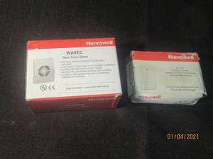 lot 272 image: HONEYWELL WAVE2 TWO-TONE SIREN AND FLEXGUARD DUAL TECHNOLOGY GLASSBREAK DETECTOR MODEL FG-730
