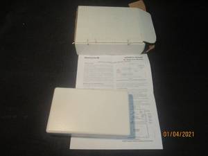 lot 256 image: HONEYWELL SERCURITY 5800ADEMCO ALARM WIRELESS REPEATER