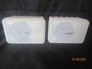 lot 203 image: PAIR BOSE MUSIC MONITORS MODEL 101