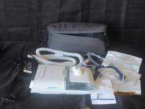 lot 210 image: PHILLIPS RESPIRONICS DREAMSTATION AUTOCPAP HUMHT DOM WITH BAG AND ACCESSORIES