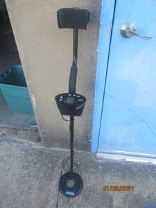 lot 215 image: DISCOVERY 1100 METAL DETECTOR