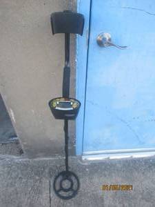lot 225 image: TREASURE HUNTER SECLUSION 3D METAL DETECTOR
