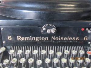 lot 284 image: VINTAGE REMINGTON NOISELESS 6 TYPEWRITER