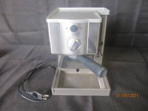 lot 289 image: BREVILLE EXPRESSO COFFEE MAKER CAFEROMA MODEL ESP8XL