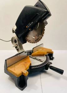 lot 24 image: Black & Decker Power Miter Saw