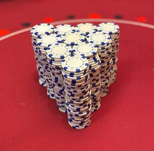lot 90 image: 11.5 White Claytec Poker Chips 345 total chips