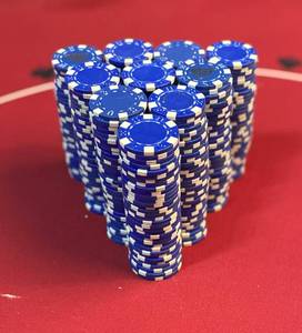 lot 86 image: 11.5 Blue Claytec Poker Chips 345 total chips