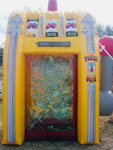 lot 5 image: Inflatable Cash Cube Money Machine 4x4x12