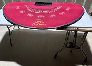 lot 118 image: Hilton Queen of New Orleans Riverboat Casino Red top