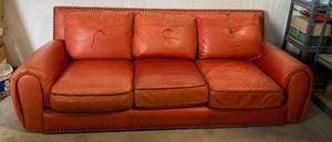 lot 123 image: Leather Couch