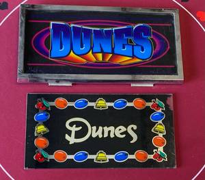 lot 131 image: 2 Dunes Slot Machine Glass