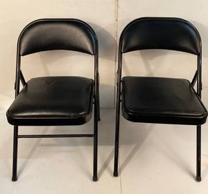 lot 162 image: 2 Meco Leather Folding Chairs
