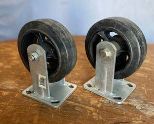 lot 172 image: 2 6 Casters