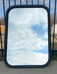 lot 183 image: Henredon Mirror 48 x 34