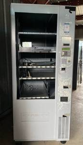 lot 31 image: Jofemar Easy Combo Vending Machine