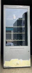 lot 25 image: Jofemar V4 ES-PLUS Vending Machine