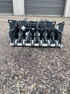 lot 272 image: Vending Tray with connector Harness with 6 drink extractors and 5 Tall Dividers