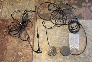 lot 439 image: 3 Antennas for parts