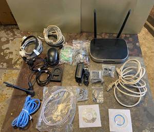 lot 442 image: Miscellaneous Home Security Camera Items