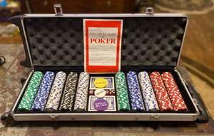 lot 444 image: 500 Poker Chip Set in Aluminum Case with Handle