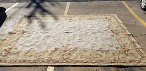 lot 31 image: Yellow and Cream Colored Area Rug 104x141