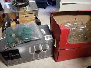 lot 62 image: Chef Sommelier Box of Wine Goblets(8 Total) and Box of Stella Artois Wine Goblets, Napkin Rings and napkins