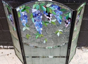 lot 125 image: Stained Glass Fireplace shield, glass is cracked, see pictures