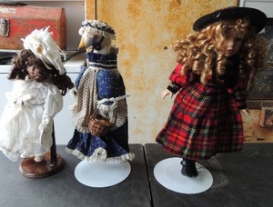 lot 170 image: Duck on stand 15, Fantasy doll collection 15 and Choice Collectors dolls 18