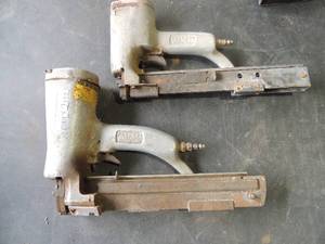 lot 173 image: PASLODE PNEUMATIC  Staple guns max pressure 120 px 400140  QTY 2
