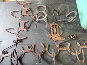 lot 179 image: 6 pieces  -  horseshoe hooks,  horseshoe display stand  and cowboy towel holder