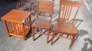lot 35 image: 2  WOODEN CHAIRS  & SIDE TABLE  20 X 20 X 21