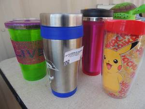 lot 48 image: Lot of plastic tumblers some with lids
