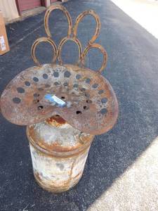 lot 74 image: One handmade metal milk CAN WITH HORSESHOE BACK, CHAIR 40