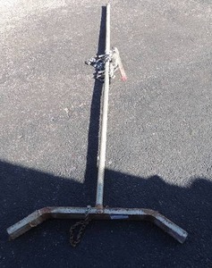 lot 77 image: Metal Calf Puller   67 long 26 w