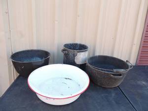 lot 85 image: Lot of 5 large metal potsbowls