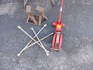 lot 91 image: 2 jack stands,   MVPS superlight jack and 4 way lugnut wrench x 2