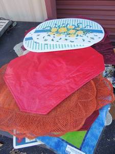 lot 99 image: Lot of placemats