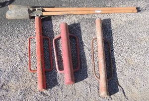 lot 101 image: Post hole diggers   3 post drivers