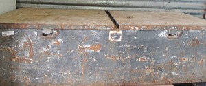 lot 104 image: Pickup bed toolbox double door with lock no key 62x 17x21