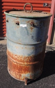 lot 103 image: Upright smoker metal horseshoe handle 24 wide 36 tall