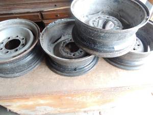lot 9 image: Set of 4 TRUCK Rims, hubcaps and lug nuts. 1.75 micro fifty marked 18 A-18 max pro pct. 83
