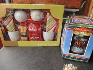 lot 107 image: Folgers gift set  &  2002 Budweiser HOLIDAY Stein in box